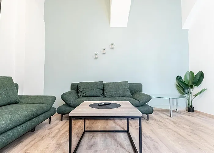 Kingbed 1Br Central Apt With Ensuite Washer & Smart Tv